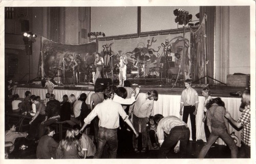 Cäsars Rockband I, Konzert am 30.10.1983 ("Rocktüte") in der Kongresshalle Leipzig (v.l.n.r. Paul Dinter, Cäsar, Bernd Herchenbach, Wolfram Dix - Fotograf unbekannt)